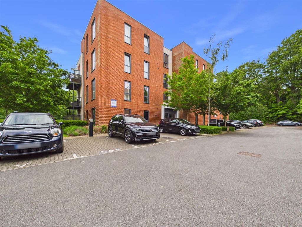 Property photo 1 of 11 Cam01563G0-Pr0252-Still013.Jpg