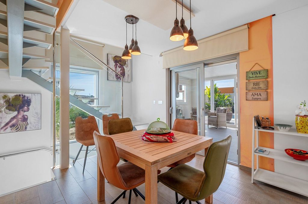 Property photo 2 of 39