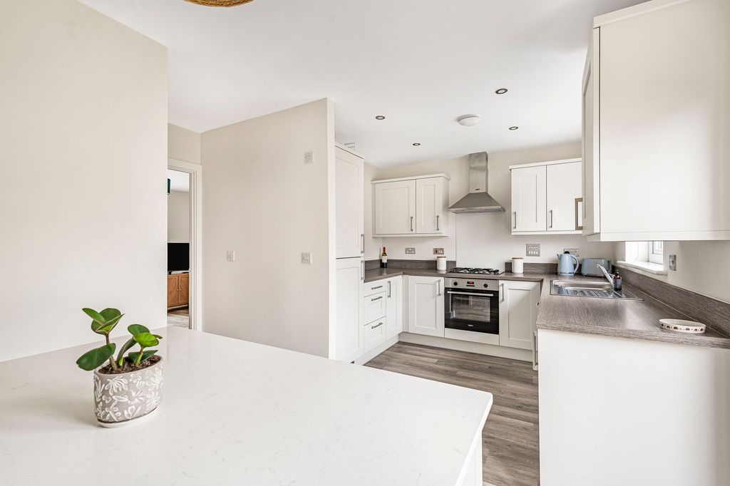 Property photo 2 of 30