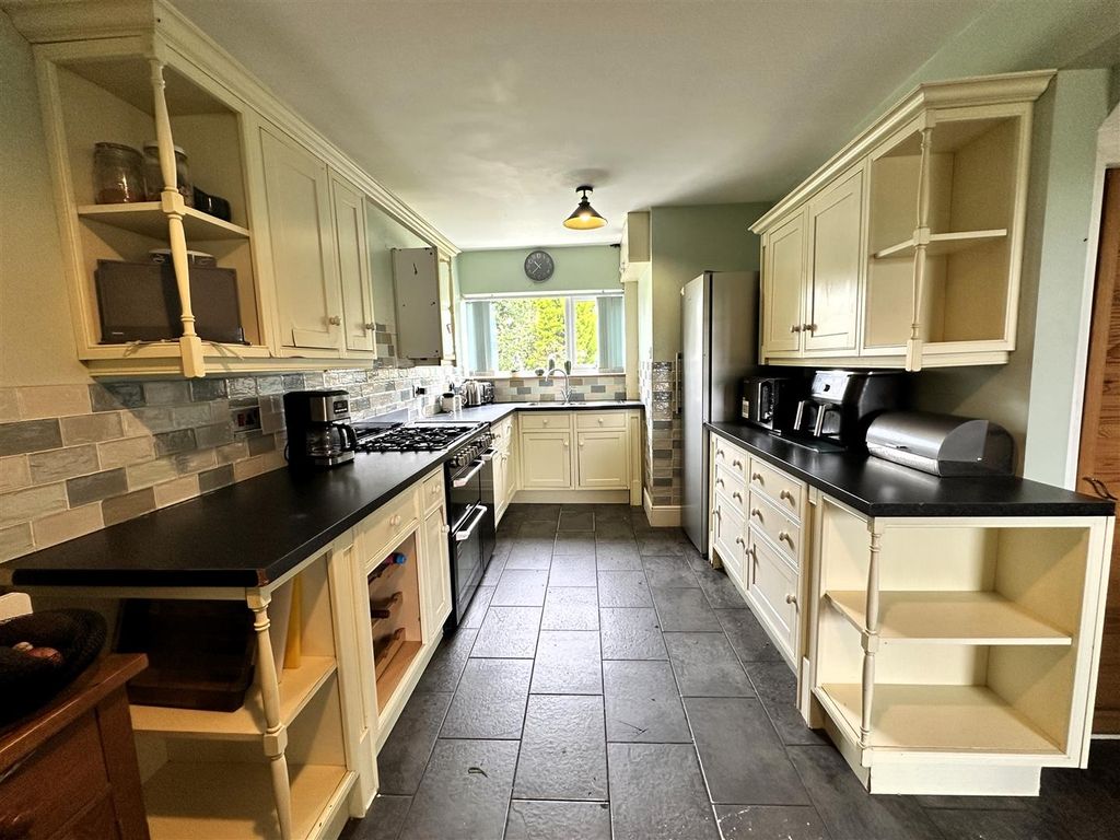 Property photo 3 of 20 Kitchen.Jpg