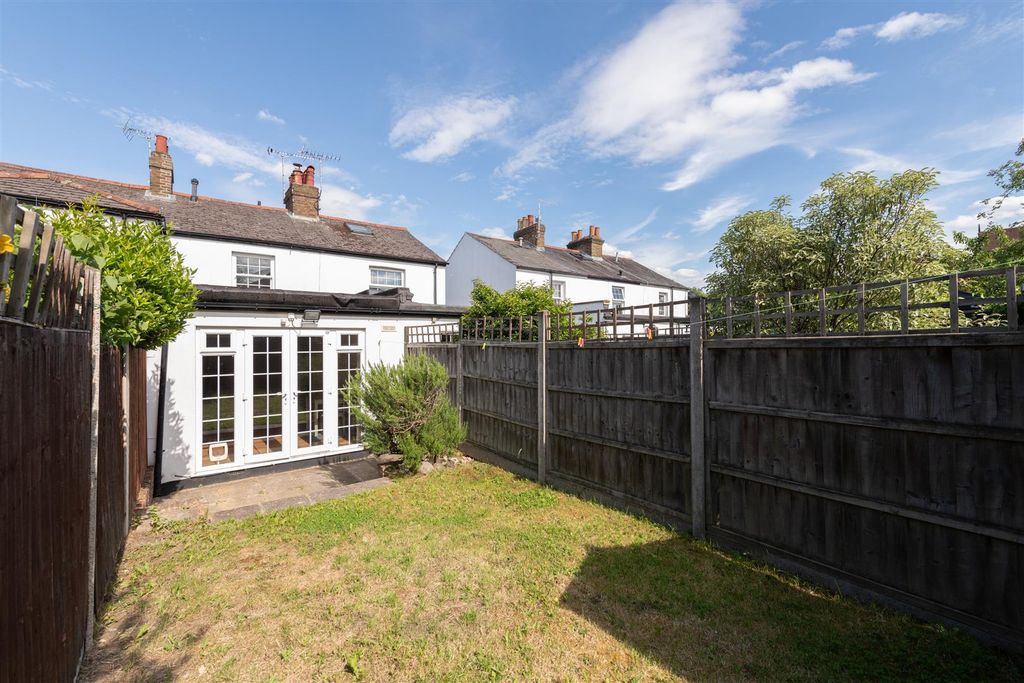 Property photo 2 of 17 Chase Road 14.Jpg