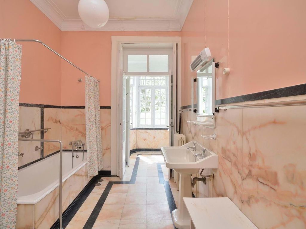 Property photo 3 of 27