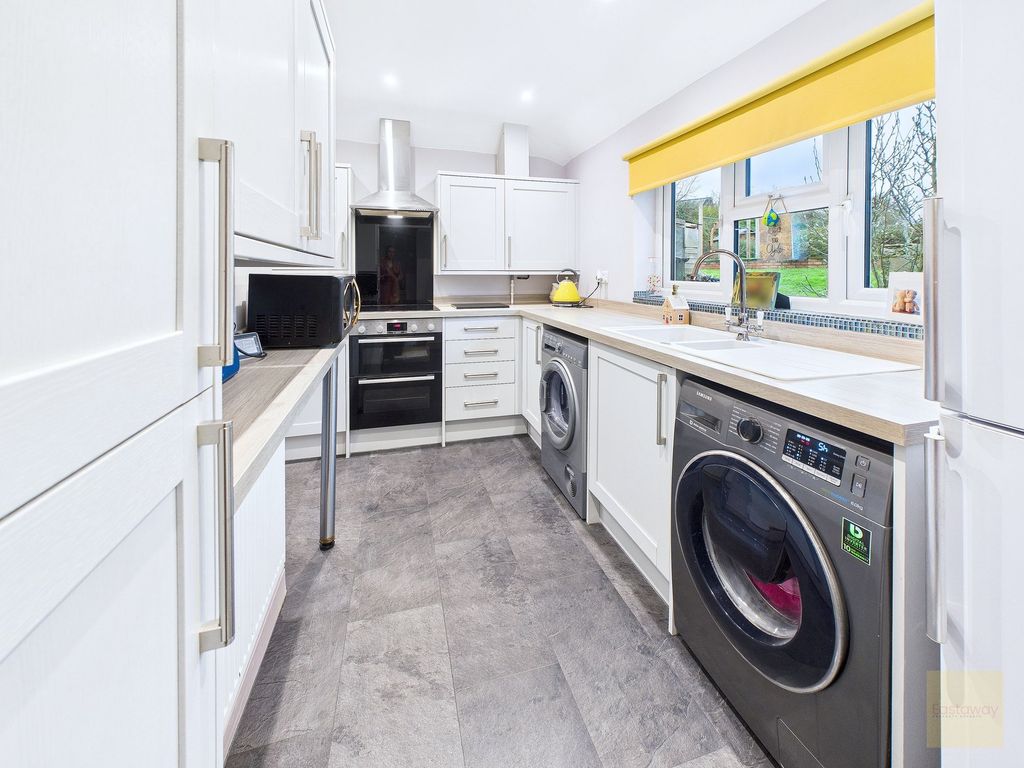 Property photo 3 of 20 Kitchen