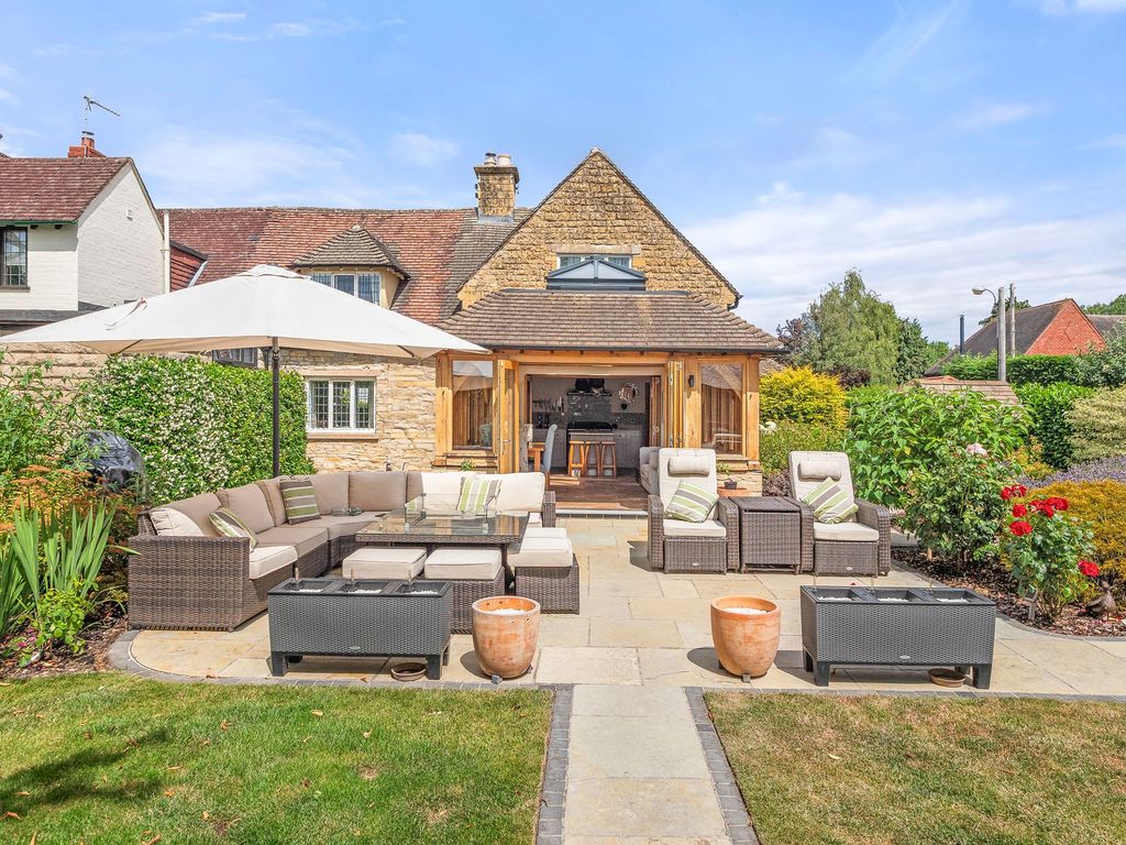 Property photo 2 of 47
