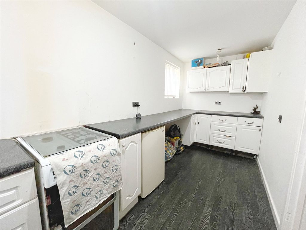 Property photo 3 of 12 Picture No. 13