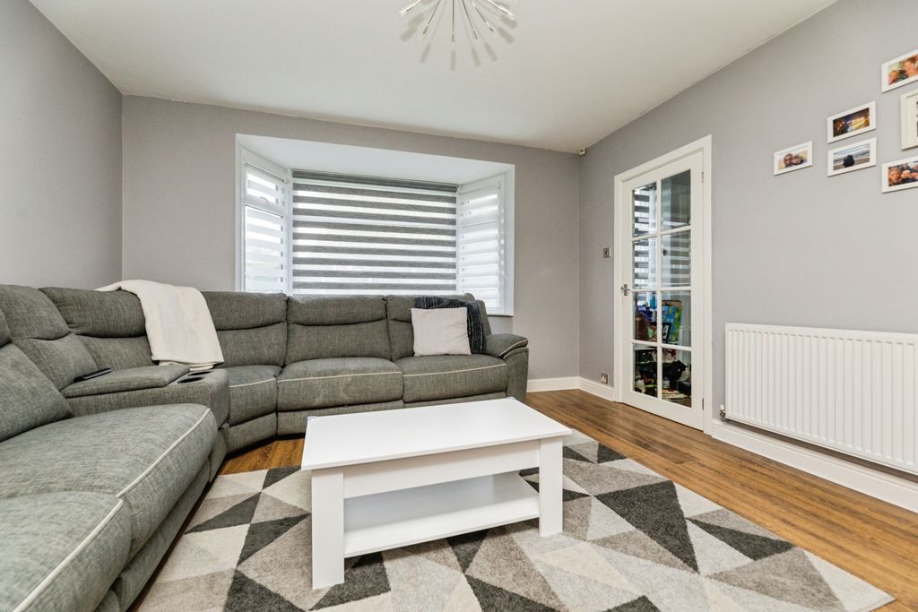 Property photo 3 of 20 Pbox-Img.Jpg