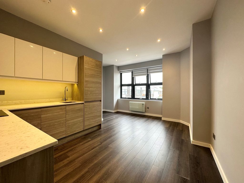 Property photo 2 of 6 12 Tamar Lounge2