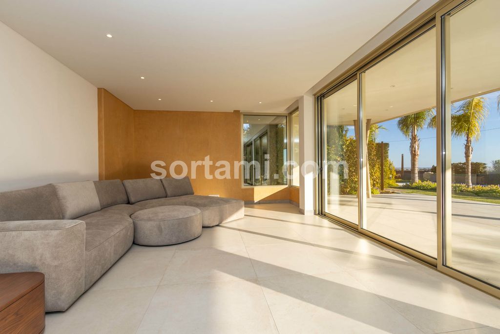 Property photo 2 of 61