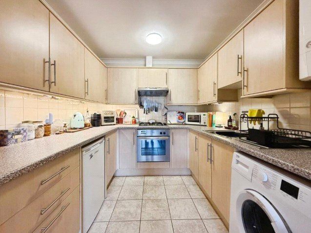 Property photo 3 of 11 Kitchen