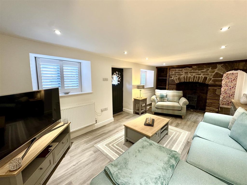 Property photo 2 of 16 Sitting Room