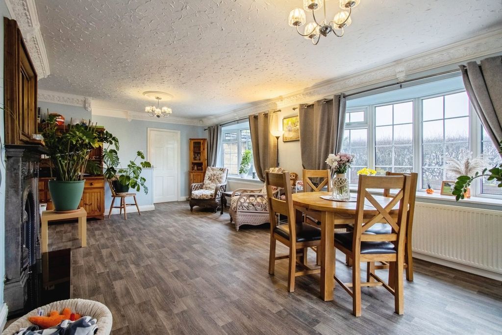 Property photo 3 of 25