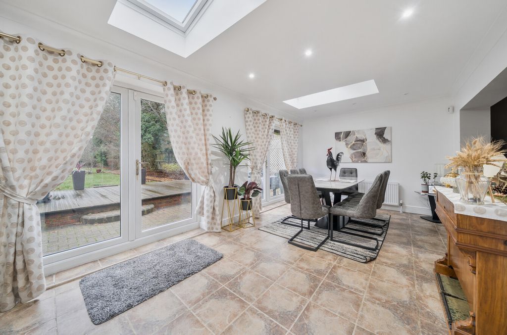 Property photo 3 of 17 1395353-14-695Ff1...