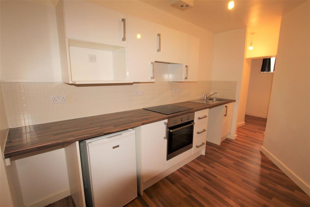 Property photo 3 of 7 Kitchen