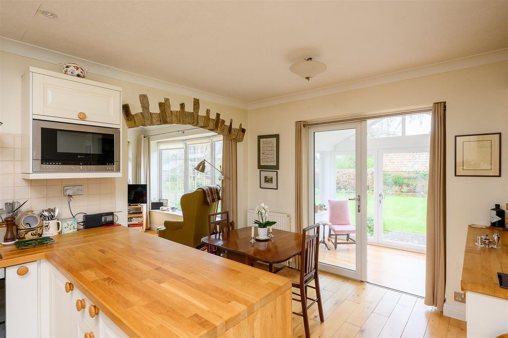 Property photo 3 of 16 Kitchen/Dining