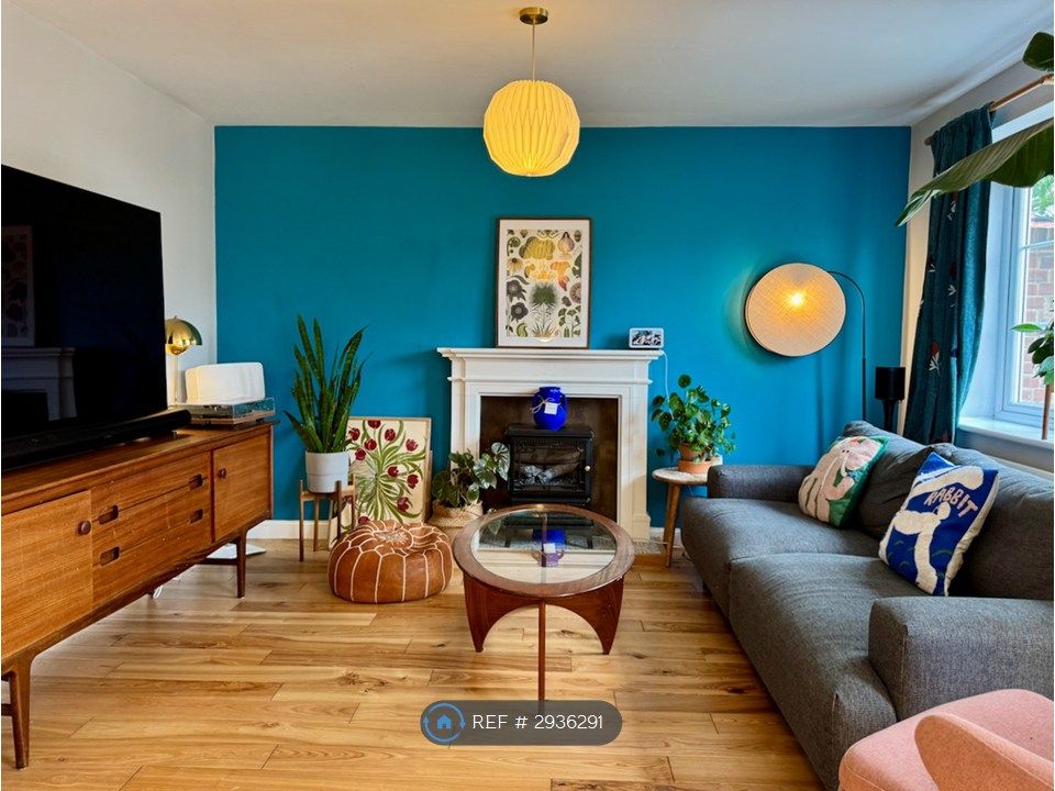 Property photo 1 of 27 Living Room
