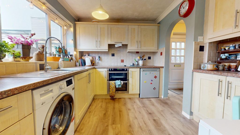 Property photo 2 of 19 4870644