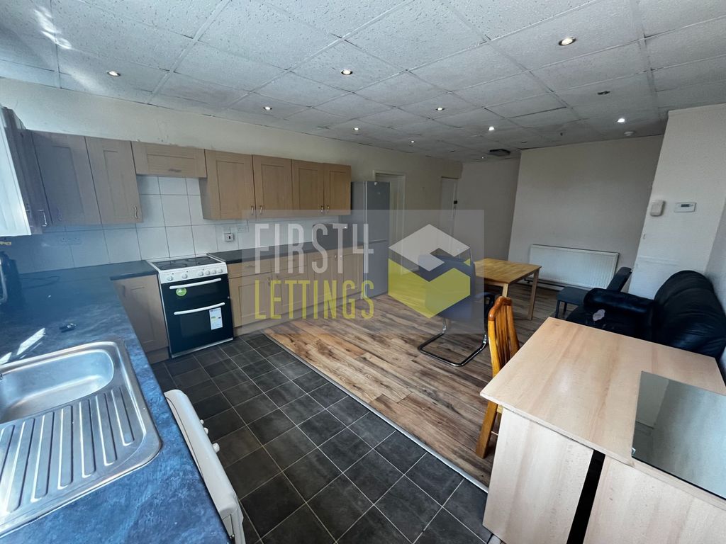 Property photo 1 of 9 Photo 8