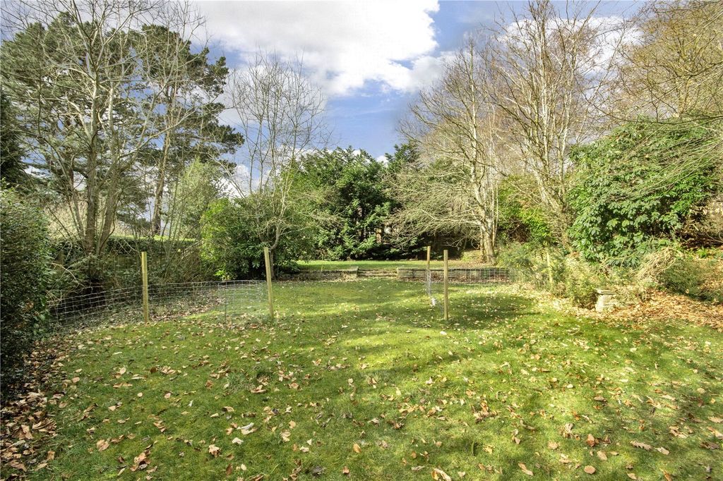 Property photo 3 of 12 Garden