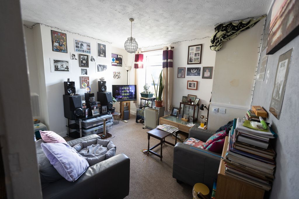 Property photo 1 of 21