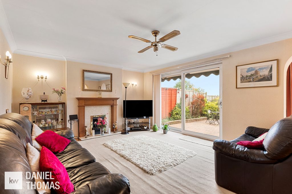 Property photo 2 of 22