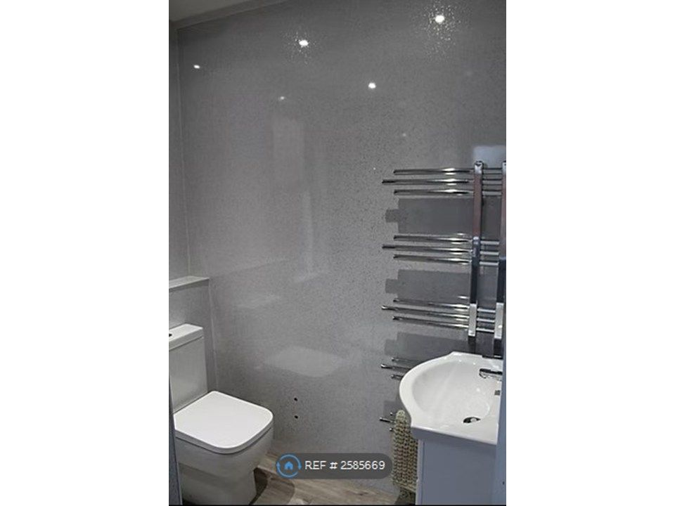 Property photo 3 of 8 Bathroom
