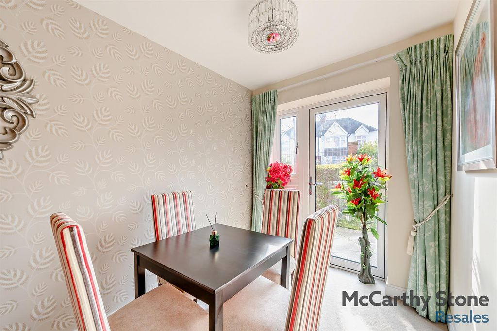 Property photo 3 of 20 8636625-Interior03-800.Jpg