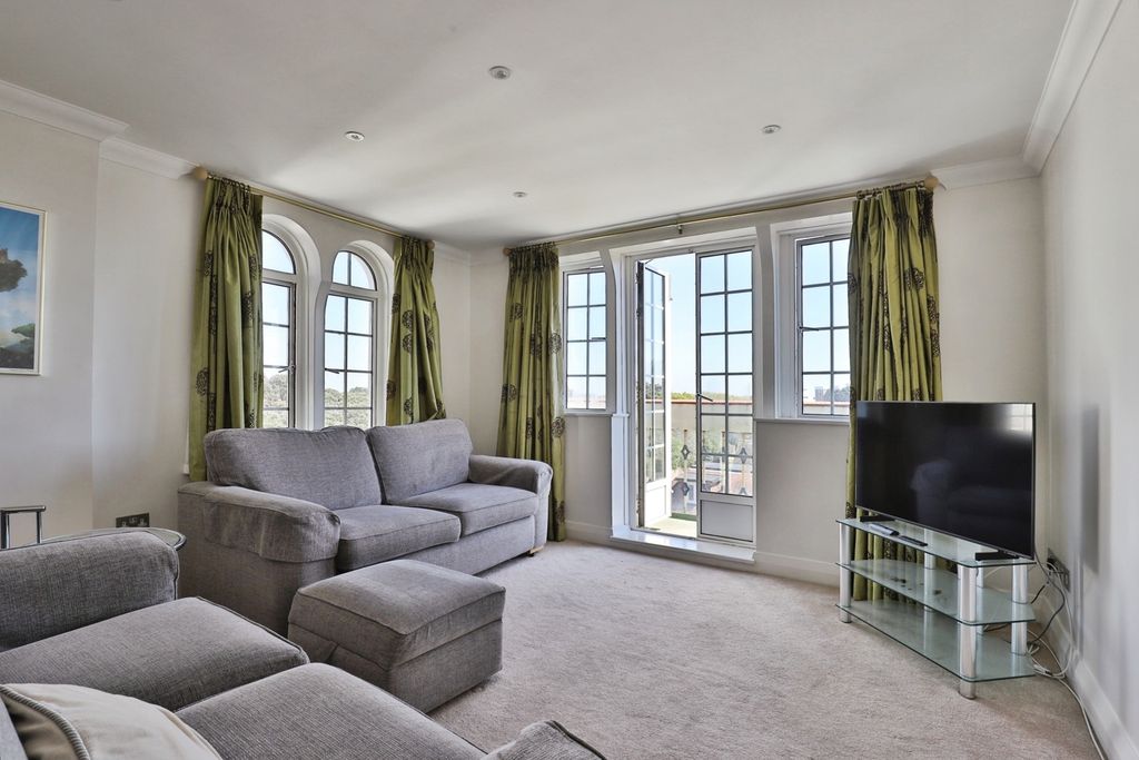 Property photo 3 of 17 Photo