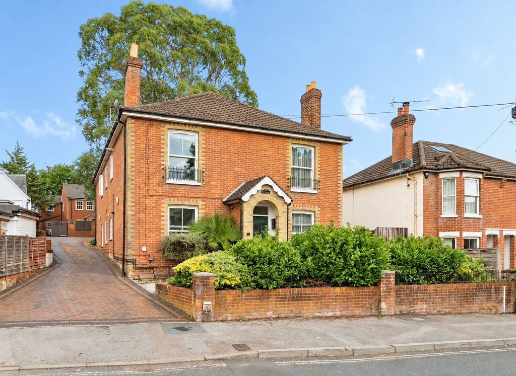 Property photo 1 of 9