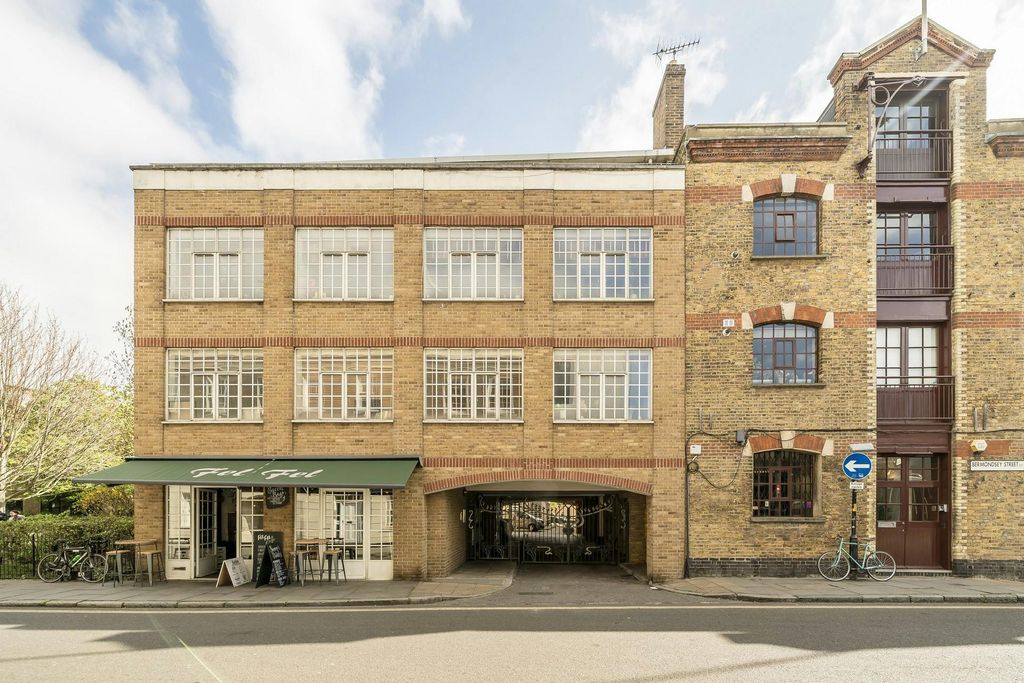 Property photo 1 of 2 Hatchers Mews 135 Bermondsey Street Lea.Jpg