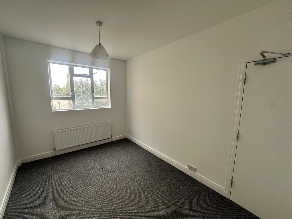 Property photo 2 of 11 Zwnbghp9.Png