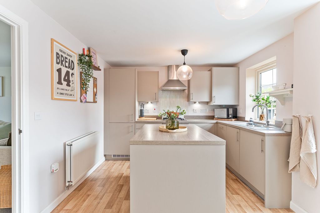 Property photo 2 of 25