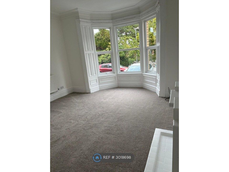 Property photo 3 of 8 Large Lounge