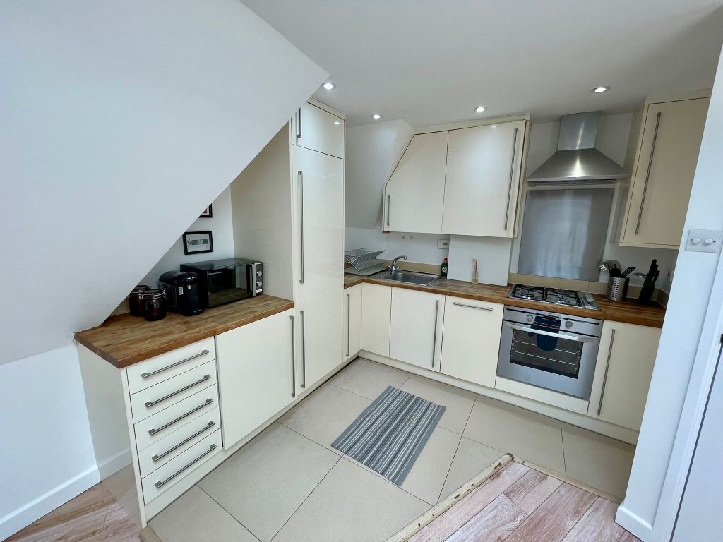 Property photo 2 of 27