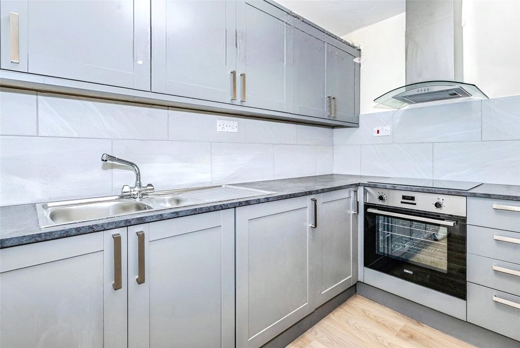 Property photo 2 of 10 Kitchen