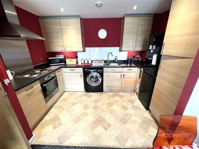 Property photo 3 of 10 Kitchen