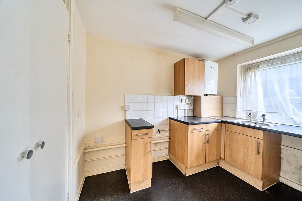 Property photo 2 of 8 1467078-11-6A0Ec9...