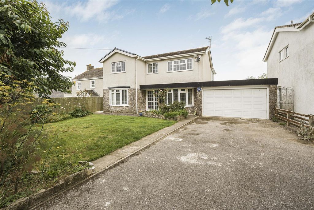 Property photo 2 of 25 A7401142.Jpg