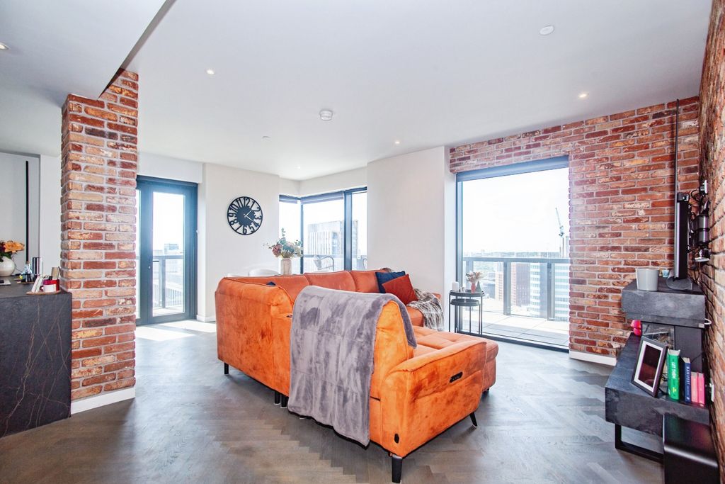 Property photo 1 of 15 Lounge
