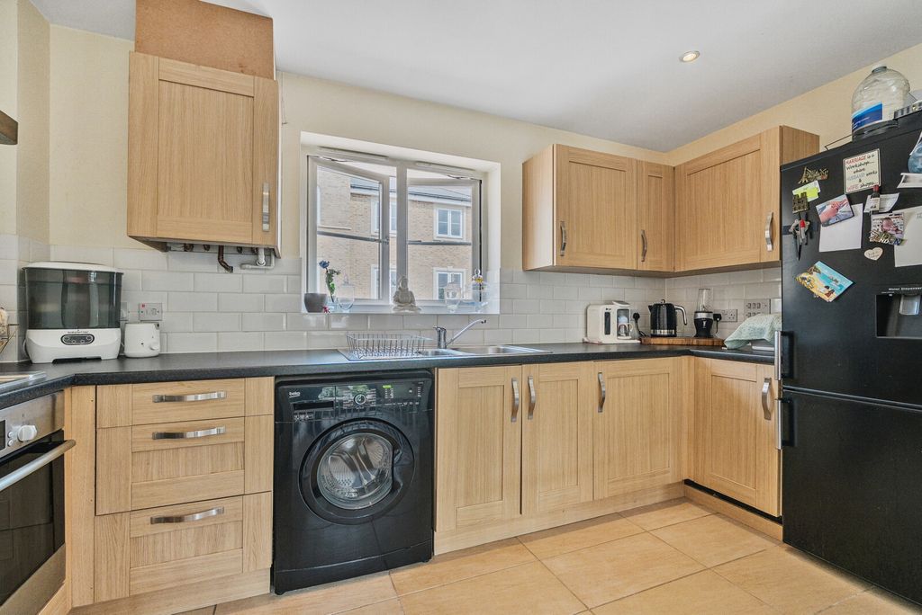 Property photo 3 of 15 1295095-16-682Efd...