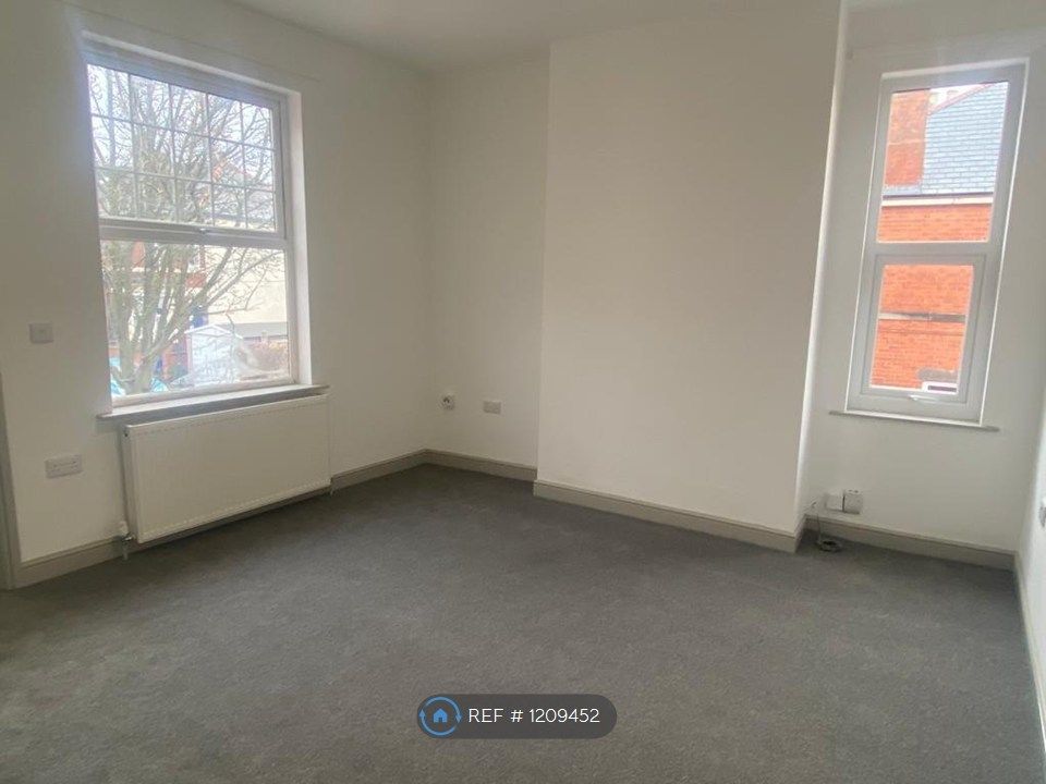 Property photo 2 of 5 Very Large Double Bedroom