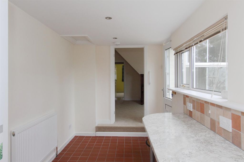 Property photo 3 of 14 77 Estcourt Road Ph21 (13).Jpg