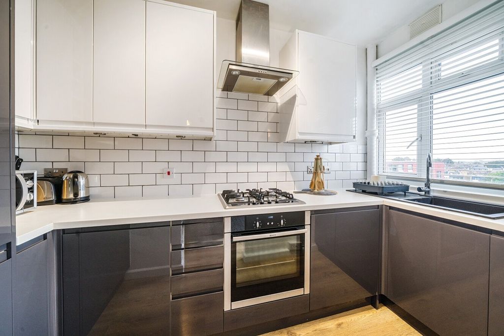 Property photo 2 of 13 Picture No. 15