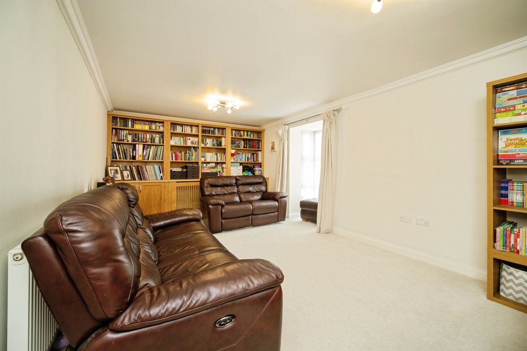 Property photo 2 of 18