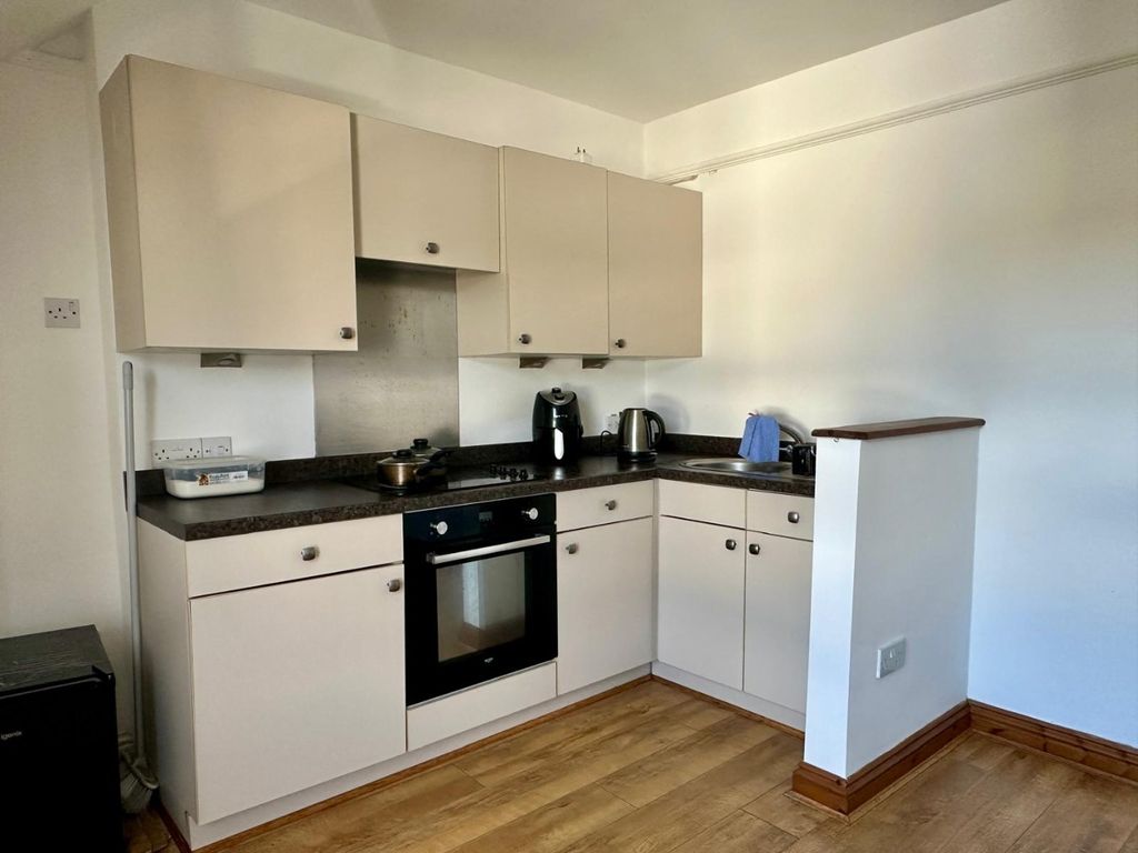 Property photo 2 of 7 5561704