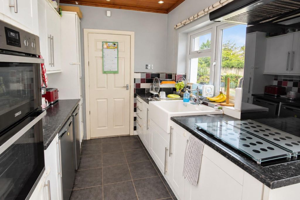 Property photo 3 of 13 Breakfast Kitchen
