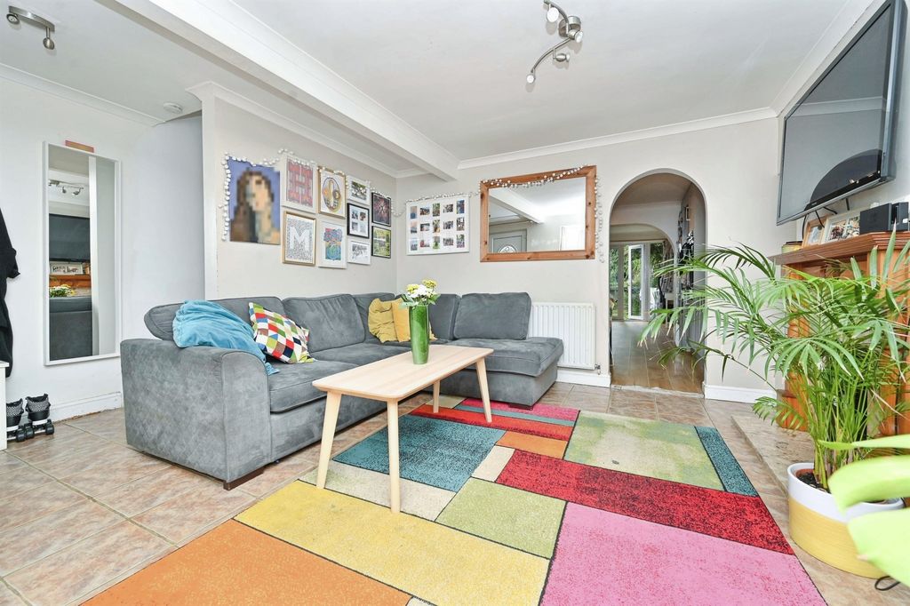 Property photo 3 of 17