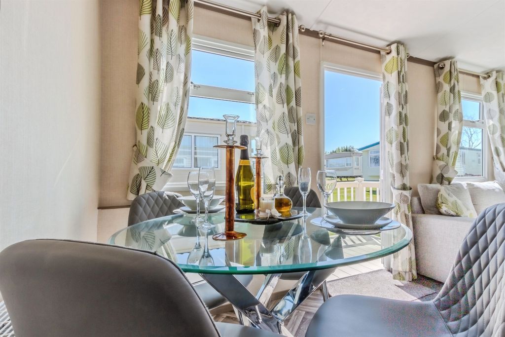 Property photo 1 of 10 Lounge Dining Room Kitchen