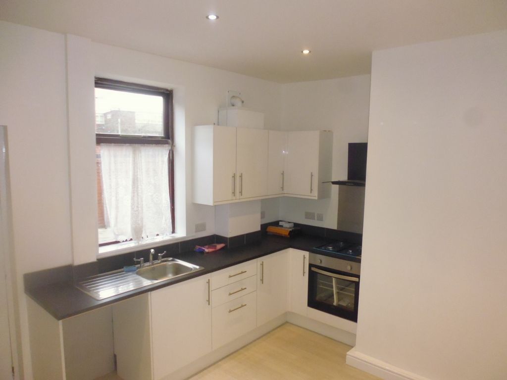 Property photo 1 of 6 Kitchen