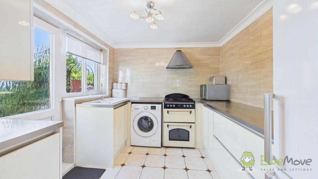 Property photo 3 of 14 Cam02351G0-Pr0081-Still013