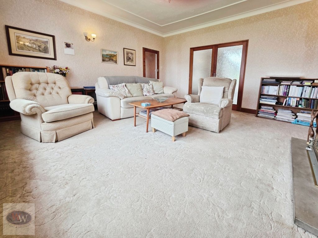 Property photo 3 of 29 Lounge